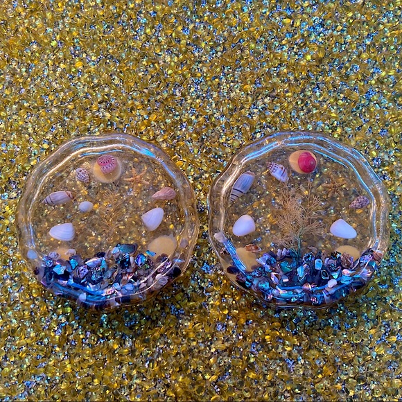 ๐ป 3 for $13 Pair of Resin and Shell Coasters